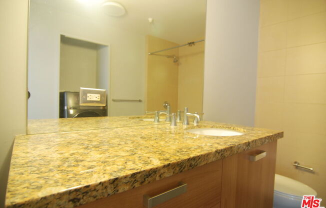 1 bed, 1 bath, 470 sqft, $2,000, Unit 907