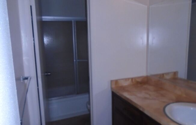 2 beds, 1.5 baths, $1,295, Unit UNIT 5