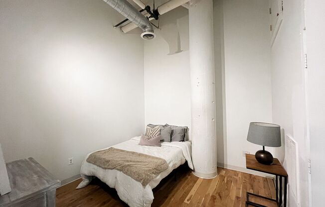 2 beds, 1 bath, 950 sqft, $1,975, Unit 707