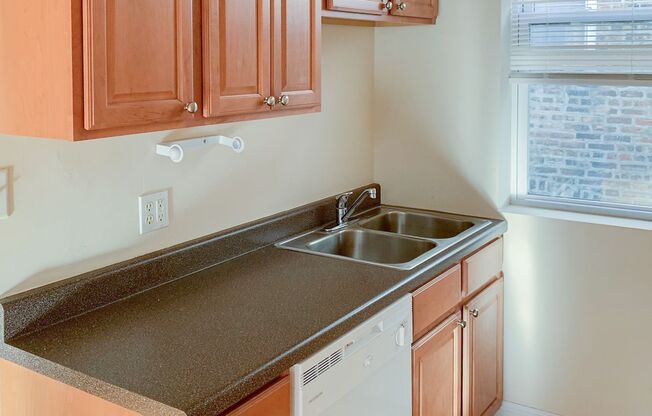 2 beds, 1 bath, 730 sqft, $2,595, Unit 859-3S