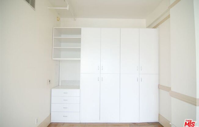 1 bed, 1 bath, 800 sqft, $2,400, Unit 501