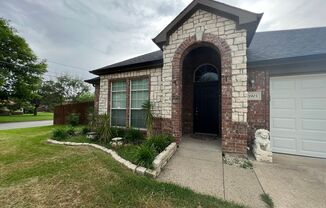 3 beds, 2 baths, $2,200