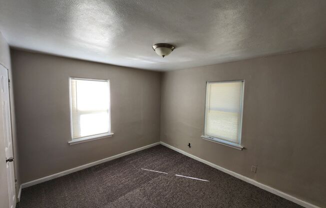 3 beds, 1 bath, $1,300