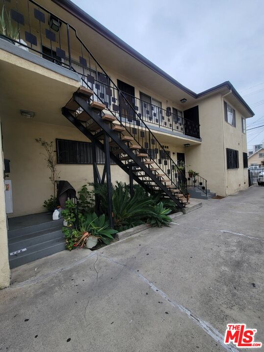 1038 S HARVARD BLVD