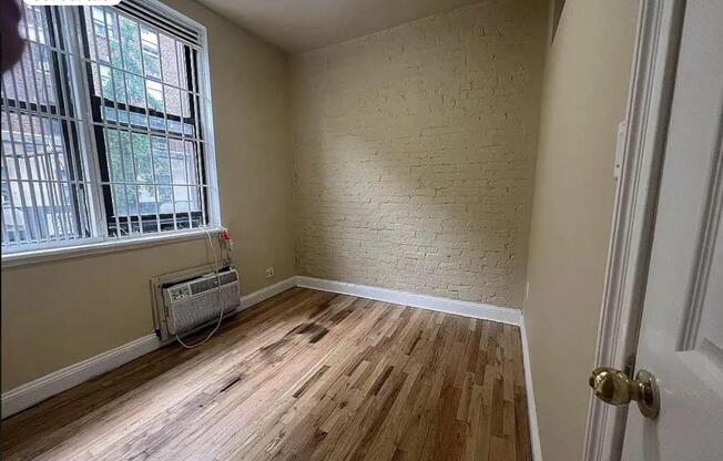 233 E 12 ST