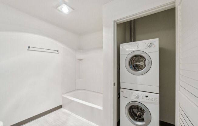 1 bed, 1 bath, 576 sqft, $2,075, Unit 213