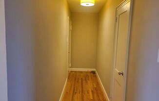 2 beds, 1 bath, $1,900, Unit (#31)