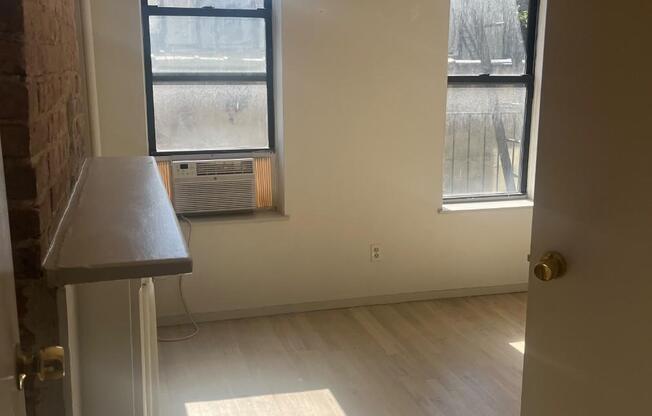 1 bed, 1 bath, $3,700, Unit 3PE