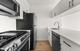 1 bed, 1 bath, 679 sqft, $4,800, Unit 25H