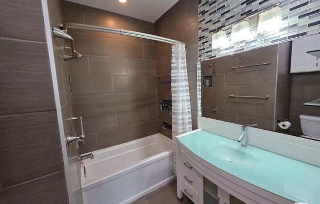 2 beds, 1 bath, 980 sqft, $3,700, Unit 539