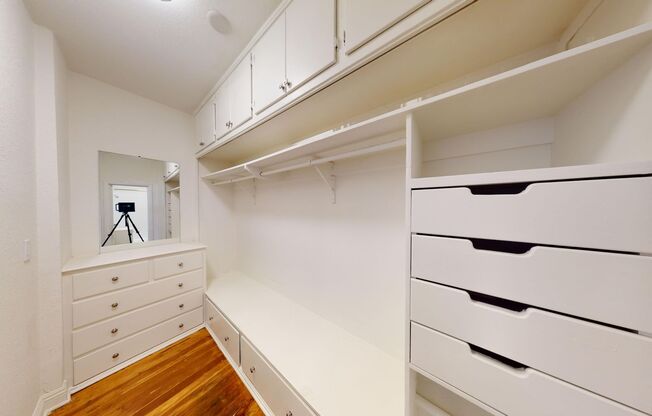 Studio, 1 bath, 350 sqft, $1,395, Unit 208