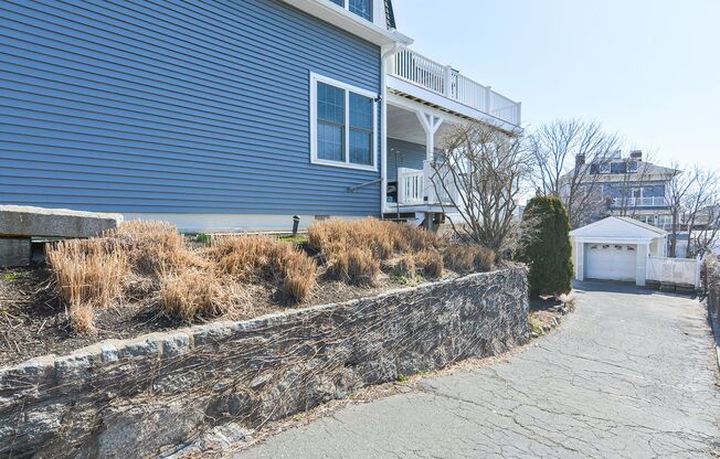 3 beds, 2 baths, $4,200, Unit Harbortown Hideaway