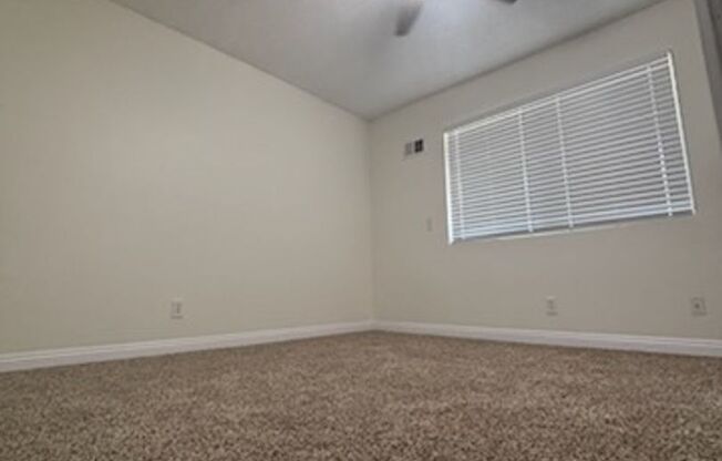 2 beds, 1 bath, 850 sqft, $2,200, Unit 7