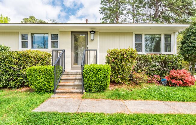 Charming ranch home walking distance to North Hills