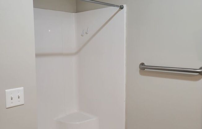 3 beds, 2 baths, 1,144 sqft, $999, Unit 632