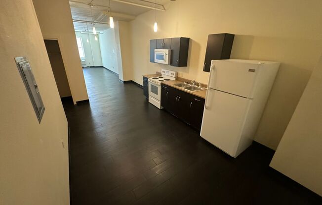 1 bed, 1 bath, 716 sqft, $1,075, Unit Unit 222