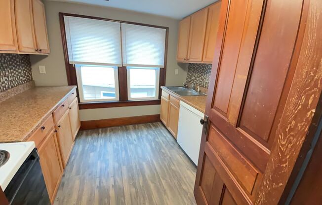 2 beds, 1 bath, 776 sqft, $995, Unit 2nd Floor