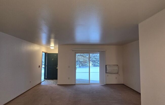 2 beds, 1 bath, 850 sqft, $1,259, Unit PL   7612