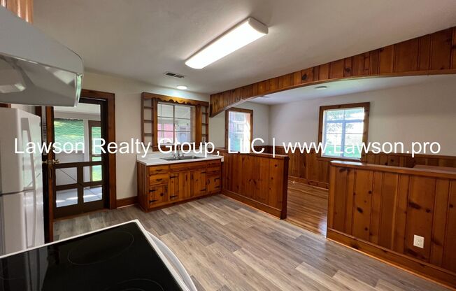 2 beds, 1 bath, $1,395