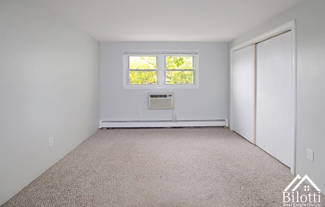 2 beds, 1 bath, 930 sqft, $1,775, Unit 268-22