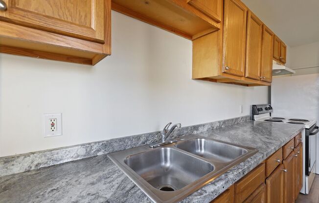 2 beds, 1 bath, $1,295