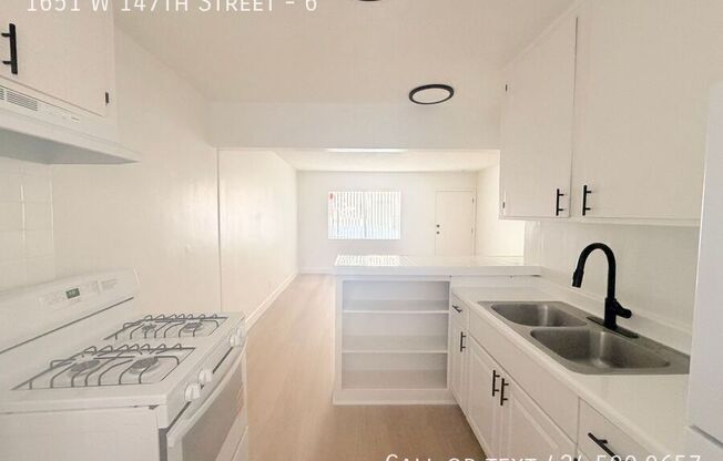1651 W 147 ST