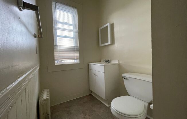 Studio, 1 bath, $1,050, Unit 3RR