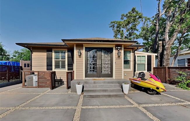 Modern Luxury home in a popular pocket of West Dallas!!