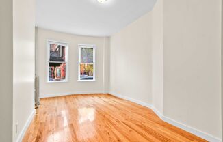 2 beds, 1 bath, $3,600, Unit 1R