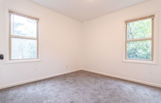 2 beds, 1 bath, 750 sqft, $1,595, Unit 13