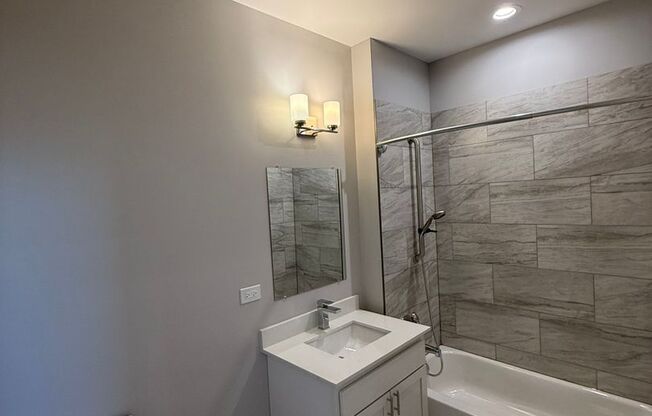 2 beds, 1 bath, 1,050 sqft, $2,100, Unit Pent House