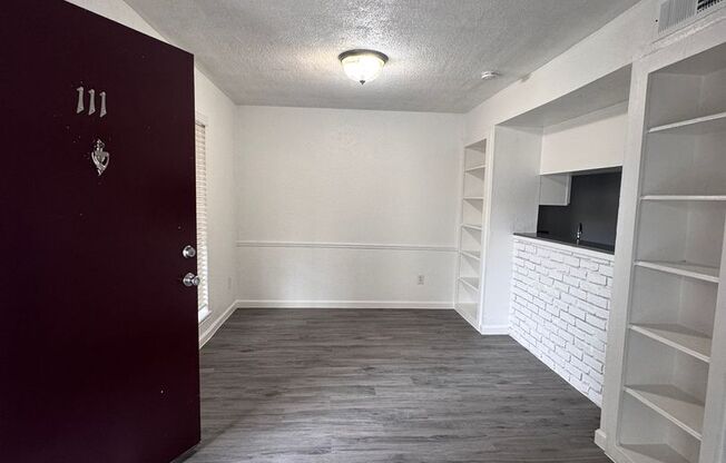 2 beds, 1 bath, 992 sqft, $1,250, Unit 328