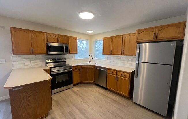 2 beds, 1 bath, 990 sqft, $1,400, Unit 2