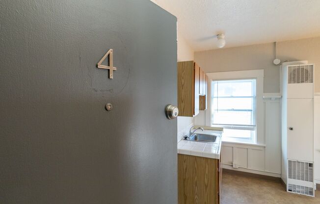 1 bed, 1 bath, 620 sqft, $1,295, Unit Unit 4