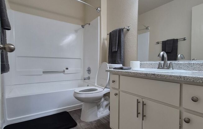 2 beds, 1 bath, 920 sqft, $1,800, Unit 18