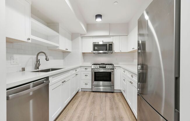 2 beds, 1 bath, 930 sqft, $2,395, Unit 03