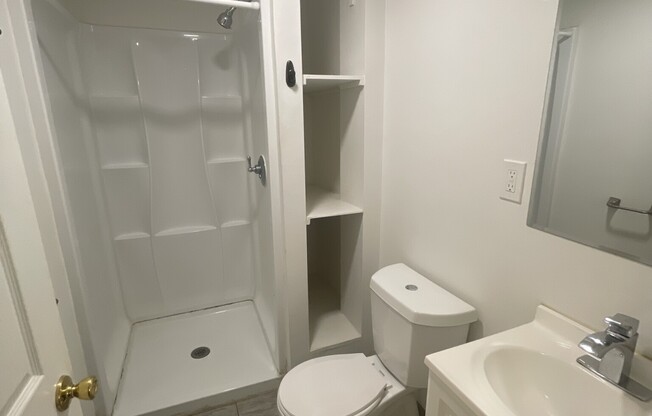 4 beds, 2 baths, $5,900, Unit 51