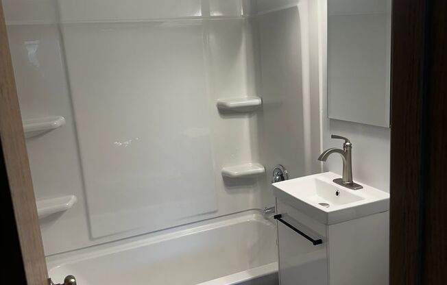 2 beds, 1 bath, 825 sqft, $1,045, Unit 1805-3