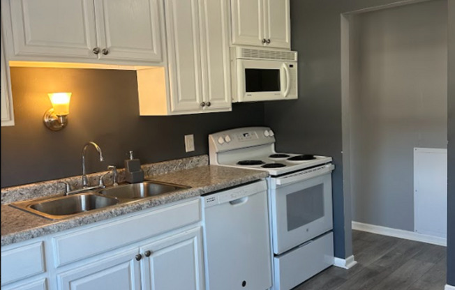 2 beds, 1 bath, 750 sqft, $1,349, Unit 1624-12