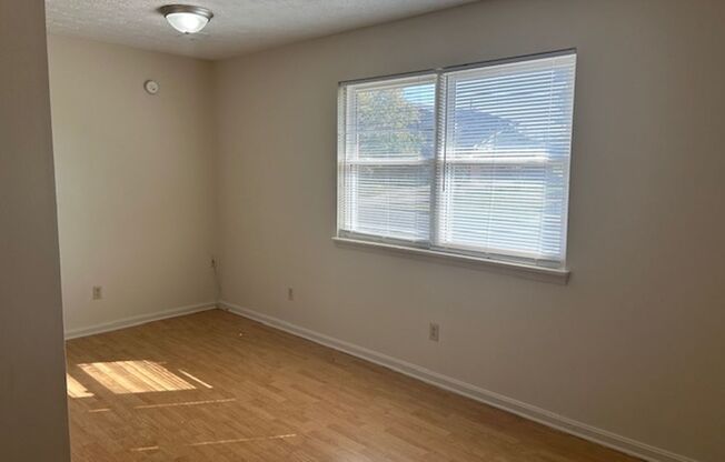 2 beds, 1 bath, $750