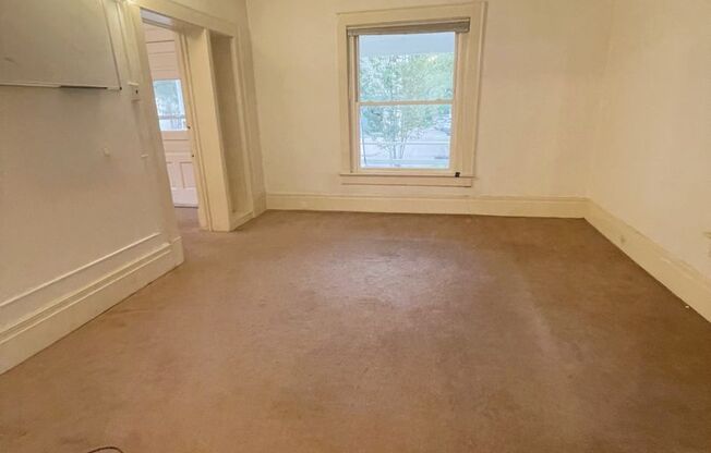 7 Bedroom Close to Ross, Yost, and UM campus! Flexible Move in Date!!