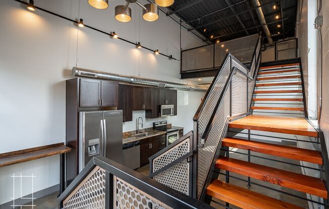 2 beds, 2 baths, $2,300, Unit 727 N. 4th St. Apt. 101