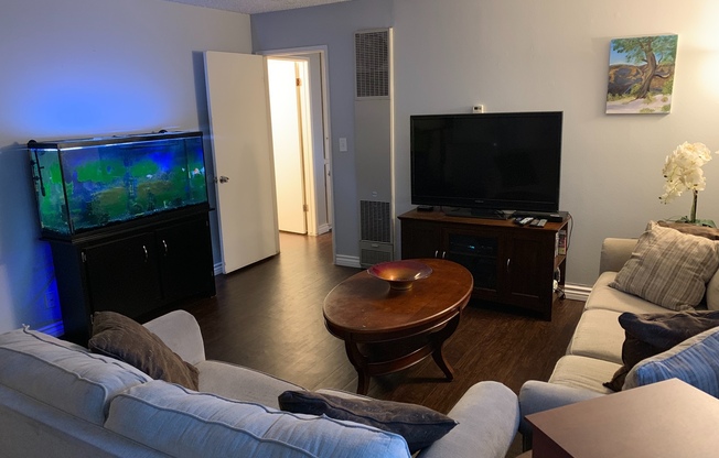 2 beds, 1 bath, $2,095, Unit 102