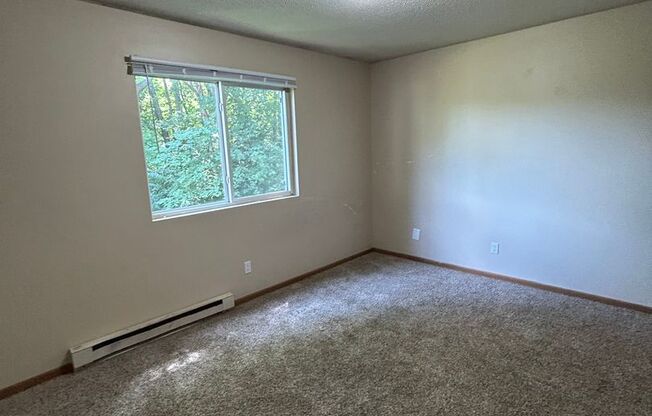 2 beds, 1 bath, 850 sqft, $800