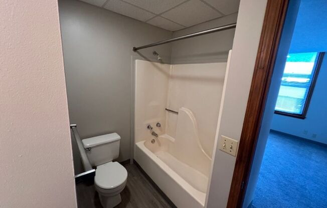 2 beds, 1 bath, 800 sqft, $975, Unit 508