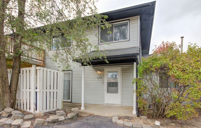 Totally redone 2 bd 1.5 ba townhome Crest Hill