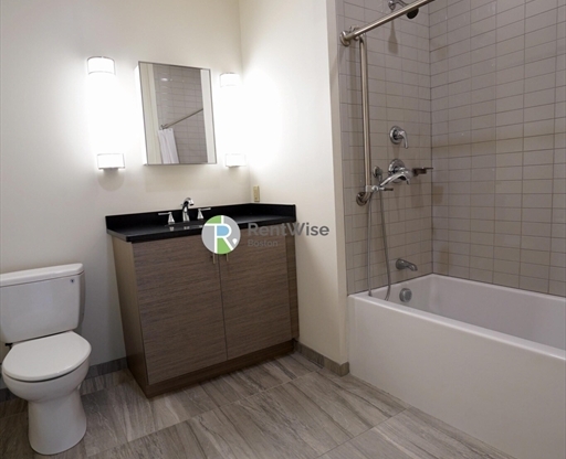 2 beds, 2 baths, 1,000 sqft, $4,220, Unit 301