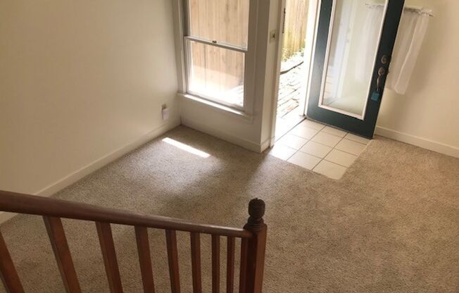 1 bed, 1 bath, $1,025, Unit B