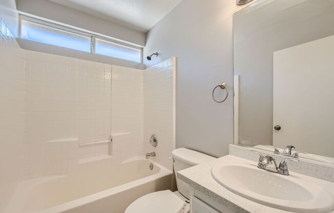 Charming single-story home with no HOA!