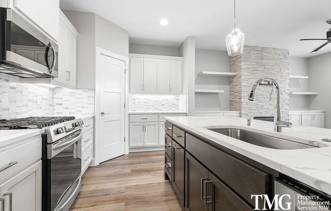 3 Bedroom 2.5 Bathroom Townhome in Great Brush Prairie Location!